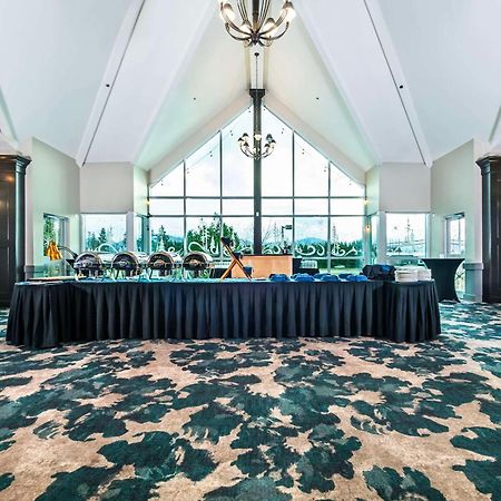 Clarion Hotel & Conference Centre Abbotsford Exterior photo