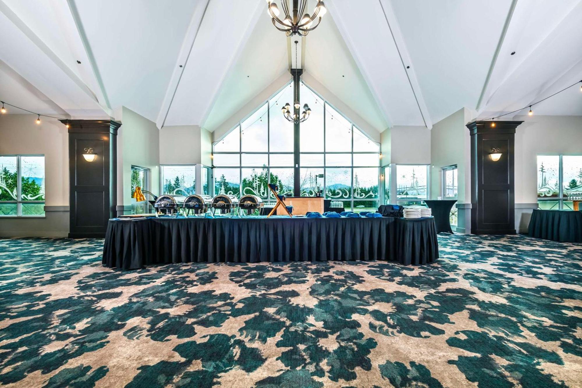 Clarion Hotel & Conference Centre Abbotsford Exterior photo